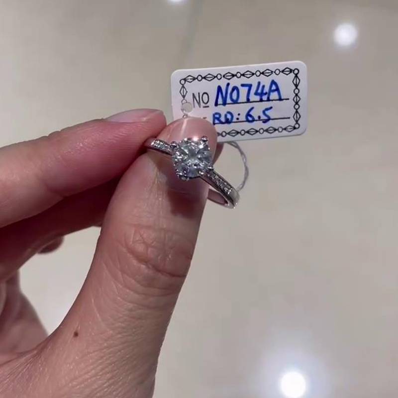 微镶四爪女戒S925银镀白金定制主石莫桑钻1.2ct/副石高碳钻